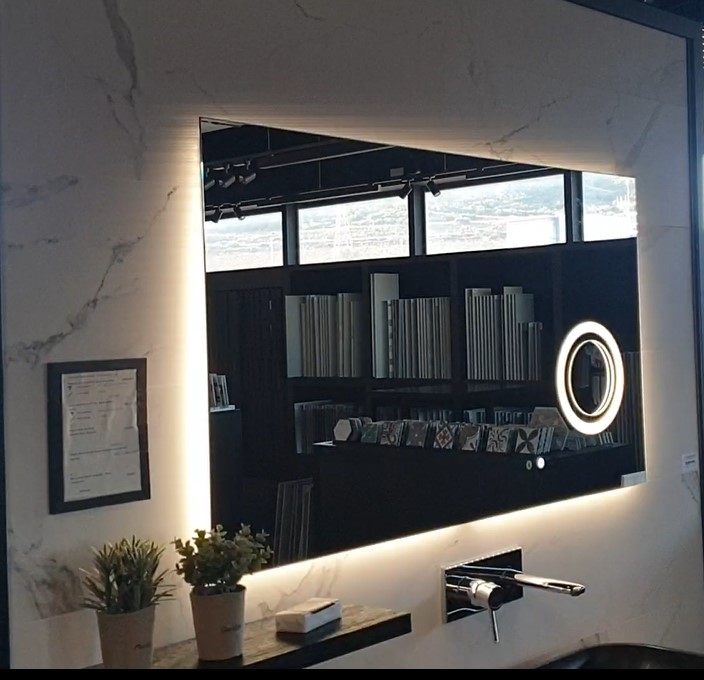 baño y espejo